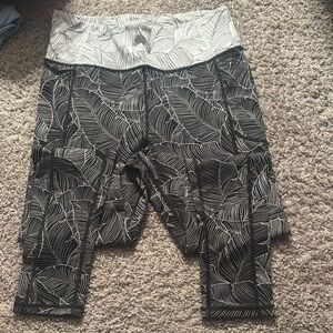 Black and White Leaf Print Leggings